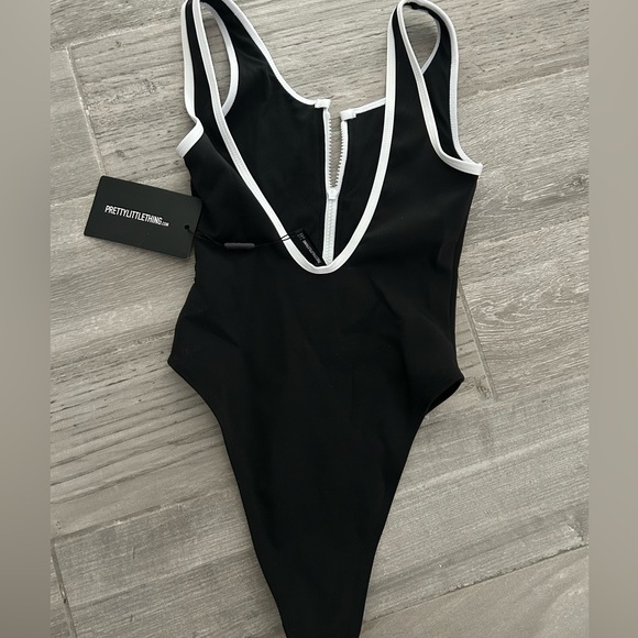 Black one piece swim - Picture 4 of 7